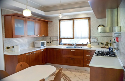 Cerreto Villa | Villa Isoletta, Beautiful vacation home with pool