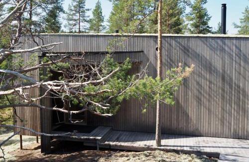 Utajarvi Villa | Villa Jäkälä - An architectural wooden villa by the lake