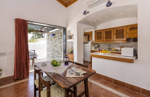 Areias de Sao Joao Villa | Villa 'Jacaranda' avec piscine privée, Wi-Fi et climatisation
