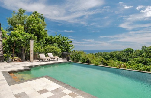 Temukus Villa | Villa Jempiring: Villa de luxe de style balinais avec une vue imprenable sur la mer!