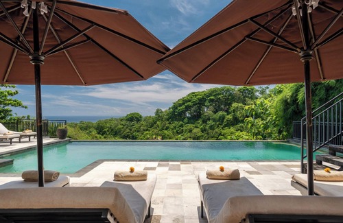 Temukus Villa | Villa Jempiring: Villa de luxe de style balinais avec une vue imprenable sur la mer!