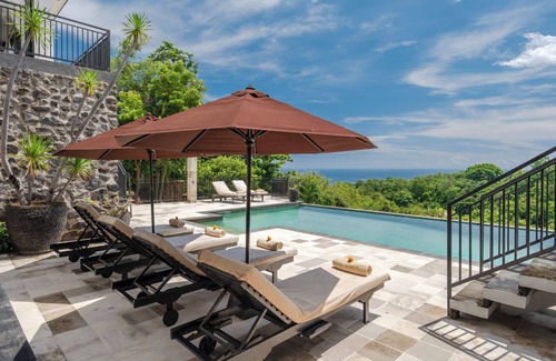 Temukus Villa | Villa Jempiring: Villa de luxe de style balinais avec une vue imprenable sur la mer!