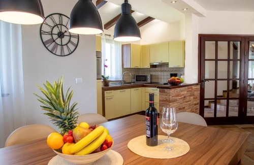 Galizana Villa | La Villa Karin est spacieuse et offre un grand jardin avec une piscine privée