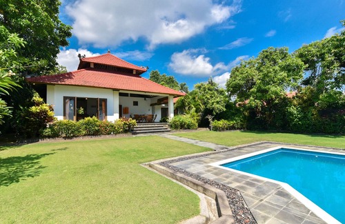 Sawan Maison | Villa Kupu Kupu - Beachfront Villa In East Part of Norther BALI