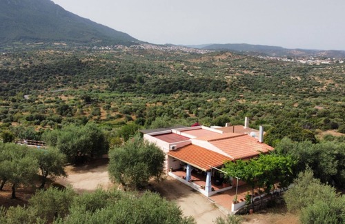 Oliena Villa | Villa L’Oleandro avec vue magnifique, piscine privée et A/C