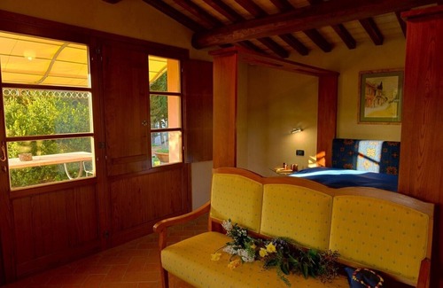 Chiusi Villa | Villa La Cascata - Private Tuscan Villa with pool