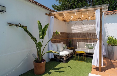 Guillena Villa | Villa 'La Casona Luxury and Relaxation' with Private Pool, Wi-Fi and Air Conditioning