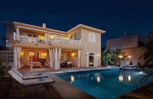 Playa del Cable Appartement | Villa La Concha Beachfront Heated Pool