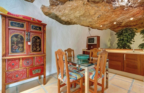 Teguise Cottage | Villa La Cueva avec piscine partagée, terrasse privée et Wi-Fi