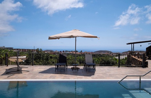 Los Llanos Villa | Villa La Graja by Huskalia | private pool