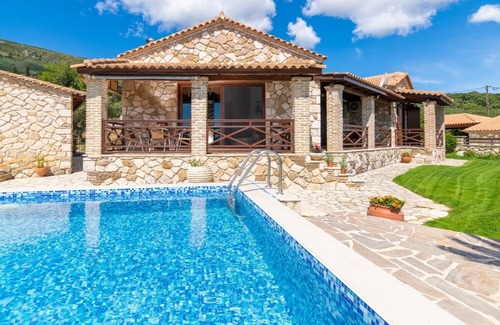 Mouzaki Villa | Villa La Isla with Private Pool
