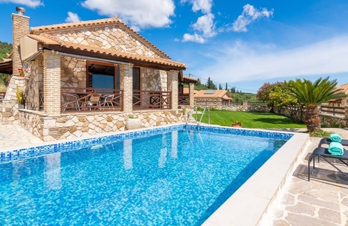 Mouzaki Villa | Villa La Isla with Private Pool