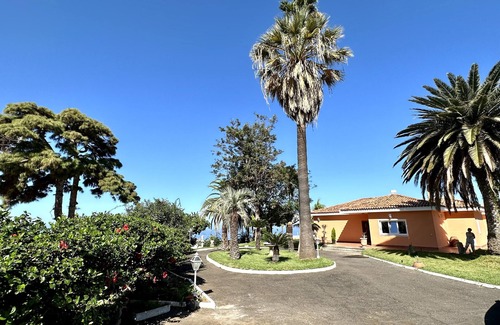 Los Realejos Villa | Villa La Perla Exotica Your Tenerife ocean view paradise to escape!