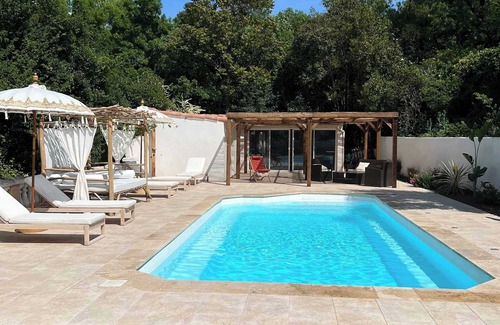 11th Arrondissement Maison | Villa La Tahitienne S