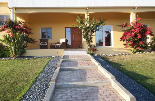 Barros Villa | Villa Lara, Spacieuse maison de 5 chambres avec piscine chauffée, Wifi gratuit, parking sécurisé