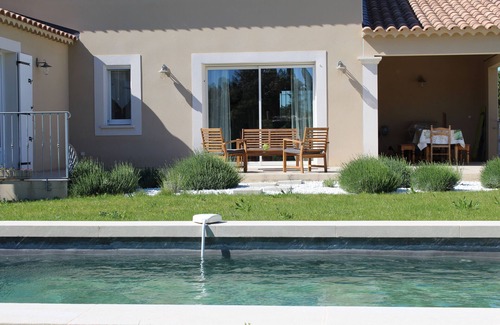 Plan-d'Orgon Villa | Le songe des Lavandes piscine PMR borne recharge Villa de vacances en Provence