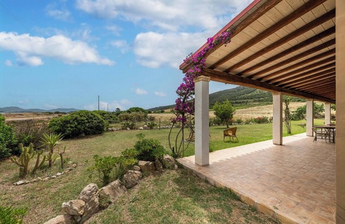 Sant'Anna Arresi Villa | Villa 'Le Vigne', proche mer, avec jardin et terrasse