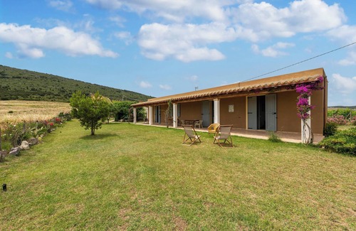 Sant'Anna Arresi Villa | Villa 'Le Vigne', proche mer, avec jardin et terrasse