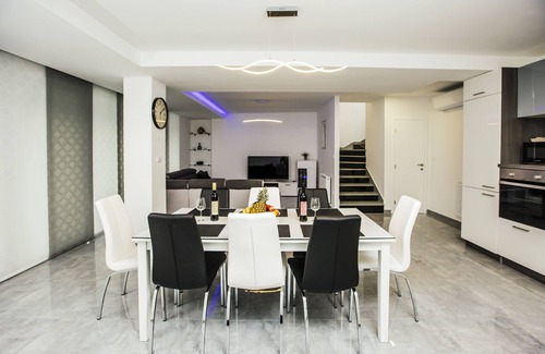 Donji Prolozac Villa | Villa Leko Imotski for 22 people with pool and hot tub close to Makarska, Split
