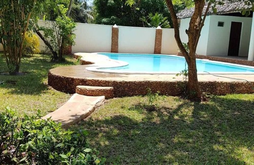 Galu Villa | Villa LeoMar avec piscine privée et à seulement 400 mètres de la plage