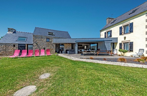 Kerlouet Villa | "Villa Léonie" grande maison avec piscine intérieur sur la côte des légendes
