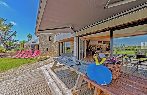 Kerlouet Villa | "Villa Léonie" grande maison avec piscine intérieur sur la côte des légendes