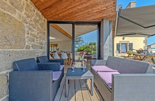 Kerlouet Villa | "Villa Léonie" grande maison avec piscine intérieur sur la côte des légendes