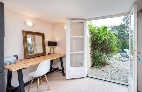 Ecully Villa | Villa les Roses - maison avec piscine et jardin