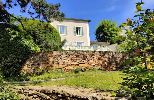 Ecully Villa | Villa les Roses - maison avec piscine et jardin