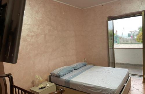 Minturno Villa | Villa Lidia & Attico degli artisti, free pets , giardino recintato e attrezzato