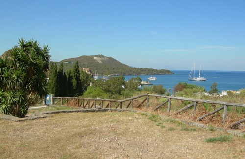 Vulcano Porto Villa | Villa Liliana: 2 + 2 lits, vue panoramique, 200 mt. de la mer.
