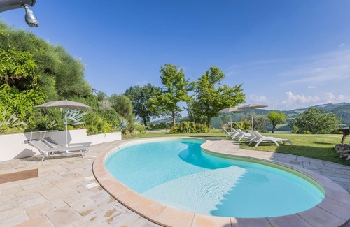 San Lorenzo in Campo Villa | Villa Linda, villa panoramique avec piscine dans la campagne des Marches, à 30 minutes de la mer
