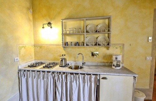Poggibonsi Villa | Villa Lionella: Une splendide villa de trois étages entourée de prairies et de collines verdoyantes.