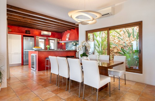 Sant Carles de Peralta Villa | Villa 'Llosas De Dalt' avec vue sur mer, Wi-Fi et climatisation.