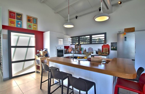 L'Etang-Sale Maison | -- VILLA LONGANIS --