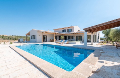 Ses Salines Maison | Villa Lorena - Newly Renovated and Just a Few Kilometers from the Beautiful Es Trenc Beach with Wi-Fi and A/C