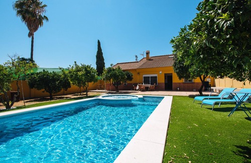 Almensilla Chalet De Ski | Villa Los Naranjos, oasis avec jacuzzi à 15 minutes de Séville