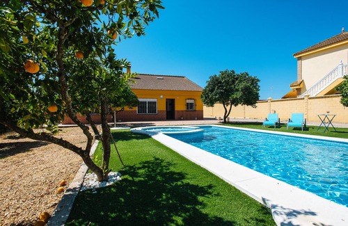 Almensilla Chalet De Ski | Villa Los Naranjos, oasis avec jacuzzi à 15 minutes de Séville