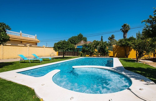 Almensilla Chalet De Ski | Villa Los Naranjos, oasis avec jacuzzi à 15 minutes de Séville