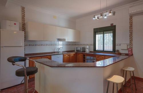 Marchena Villa | Villa Los Pinos avec piscine, connexion Wi-Fi, climatisation, terrasse et jardin
