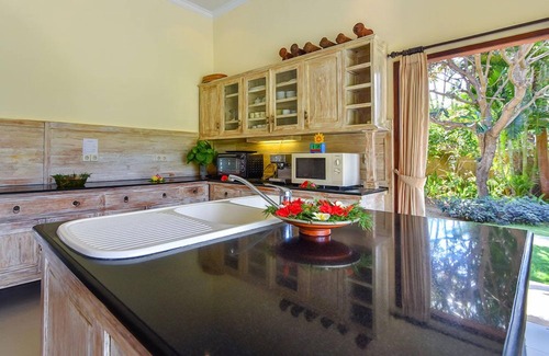 Dencarik Villa | Villa de luxe face à la plage privée.