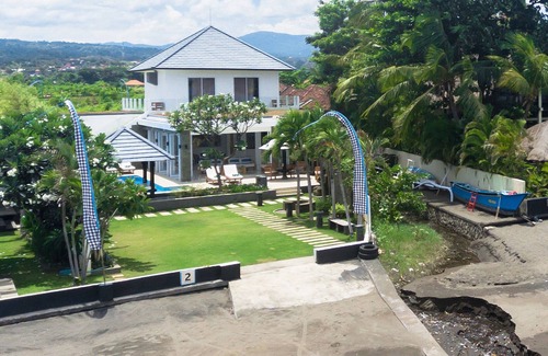 Dencarik Villa | Villa Lovina-beach 2, villa de luxe 5 *, personnel, front de mer, piscine, barattrip gratuit