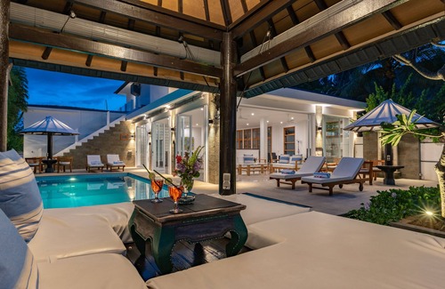 Dencarik Villa | Villa Lovina-beach 2, villa de luxe 5 *, personnel, front de mer, piscine, barattrip gratuit