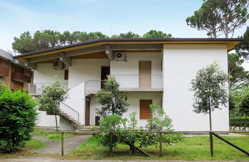 Bibione Pineda Appartement | Villa Lucina by Interhome