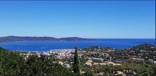Cavalaire-sur-Mer Maison | Villa luxueuse moderne avec piscine & récemment rénovée, vue mer exceptionnelle!
