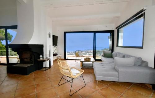 Cavalaire-sur-Mer Maison | Villa luxueuse moderne avec piscine & récemment rénovée, vue mer exceptionnelle!