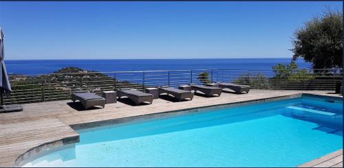 Cavalaire-sur-Mer Maison | Villa luxueuse moderne avec piscine & récemment rénovée, vue mer exceptionnelle!