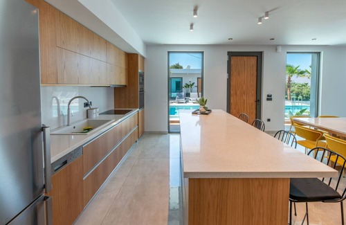 Kissamos Villa | Villa privée en pierre avec piscine intérieure chauffée