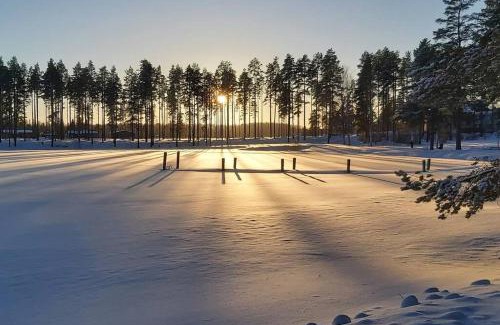 Kontiolahti Chalet De Ski | Villa Mäntysaari luonnonrauhaa kaupungin lähellä.