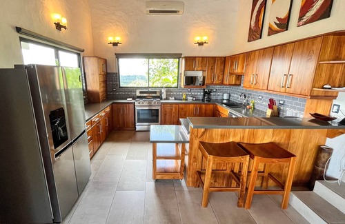 El Cerro Maison | Villa Macaw Luxury 5 Bdrm, Pool, Ocean, Surf & Sunset Views